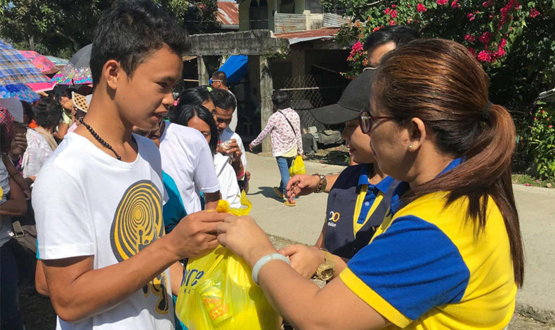 Mindanaoans receive aid from BDO volunteers